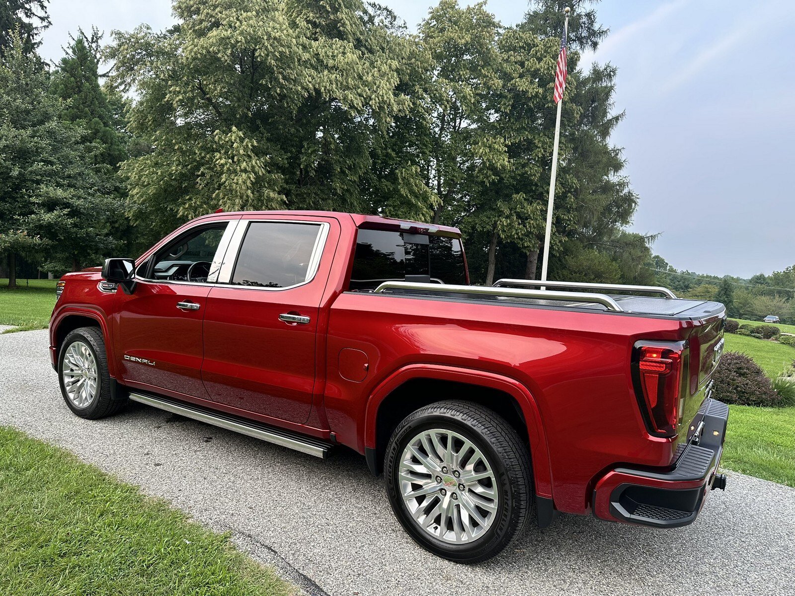 Used 2022 GMC Sierra 1500 Denali w/ Denali Reserve Package AWD/4WD image 7