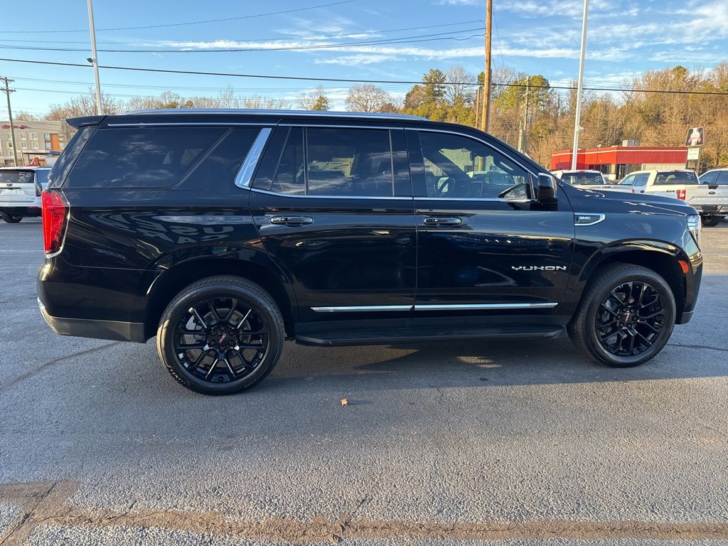 Used 2023 GMC Yukon SLT image 2