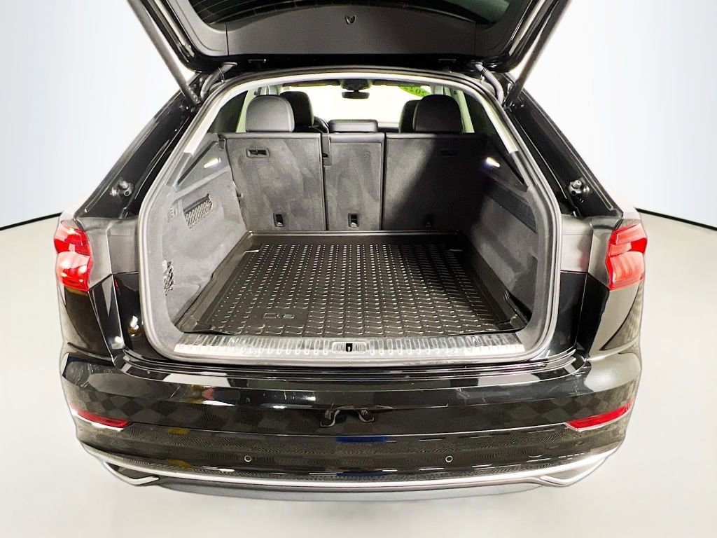 Used 2022 Audi Q8 Prestige w/ Prestige Package image 27