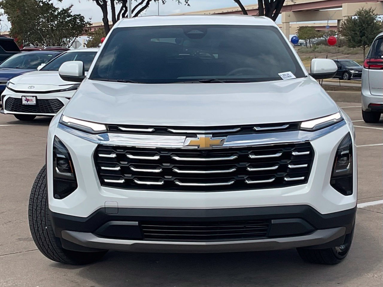 Used 2026 Chevrolet Equinox LT FWD image 2