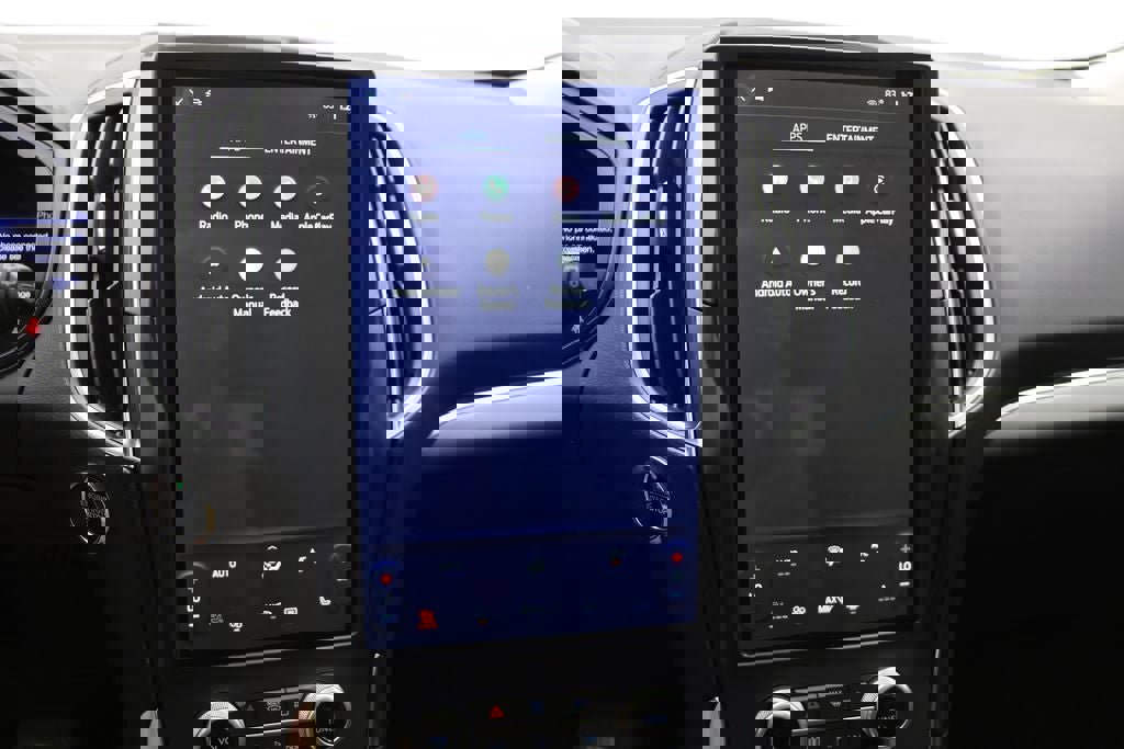 Used 2023 Ford Edge Titanium AWD/4WD image 22