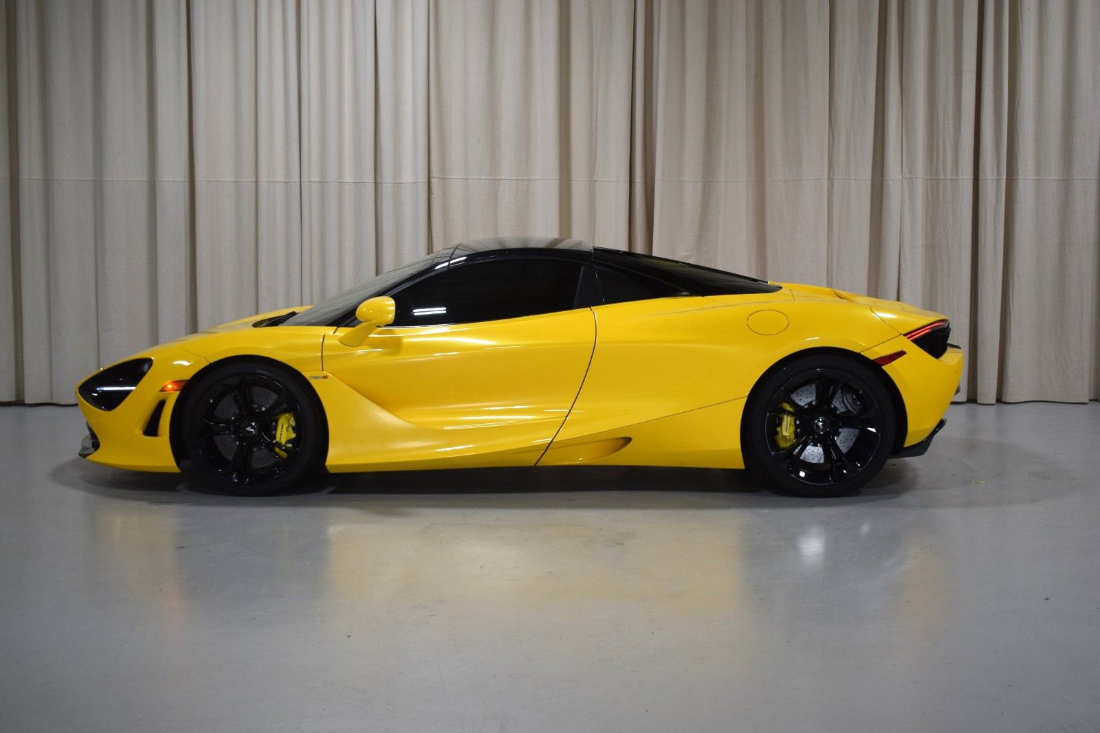 Used 2020 McLaren 720S Performance RWD image 6