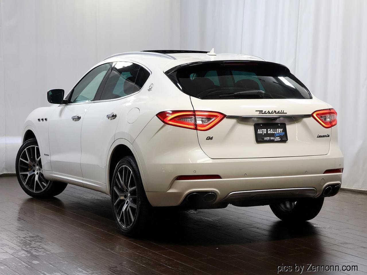 Used 2018 Maserati Levante GranLusso AWD/4WD image 9