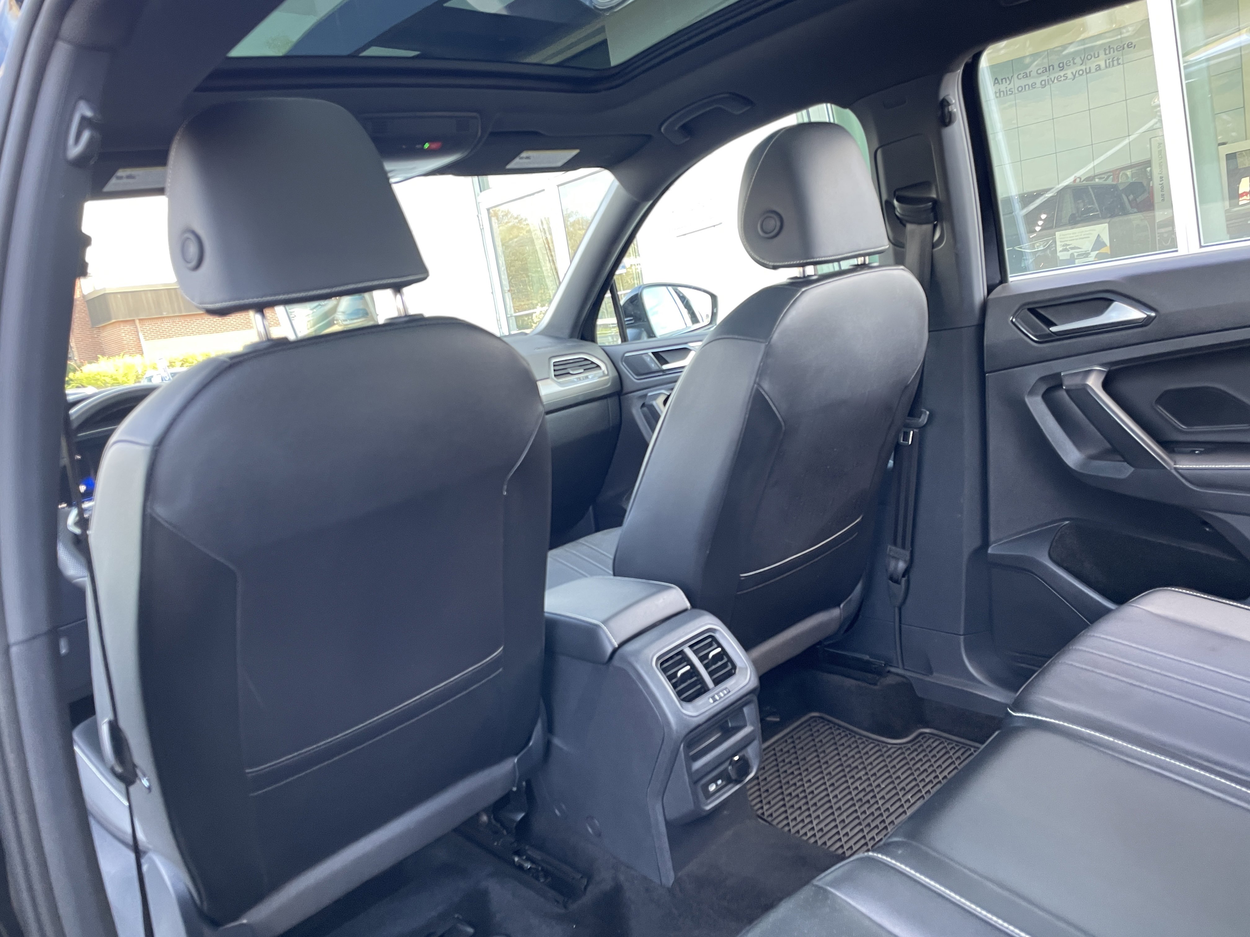 Certified 2024 Volkswagen Tiguan SE R-Line AWD/4WD image 8