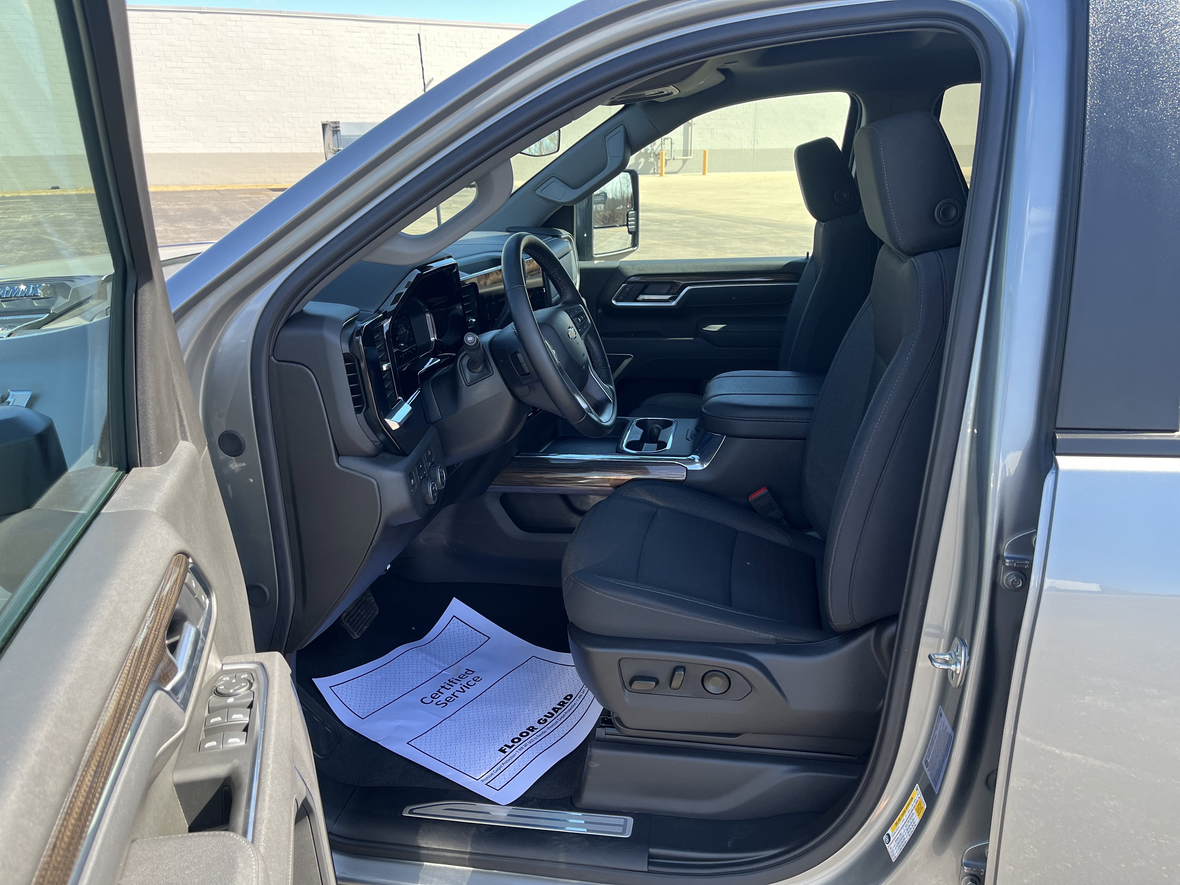 Used 2025 Chevrolet Silverado 2500 LT image 10