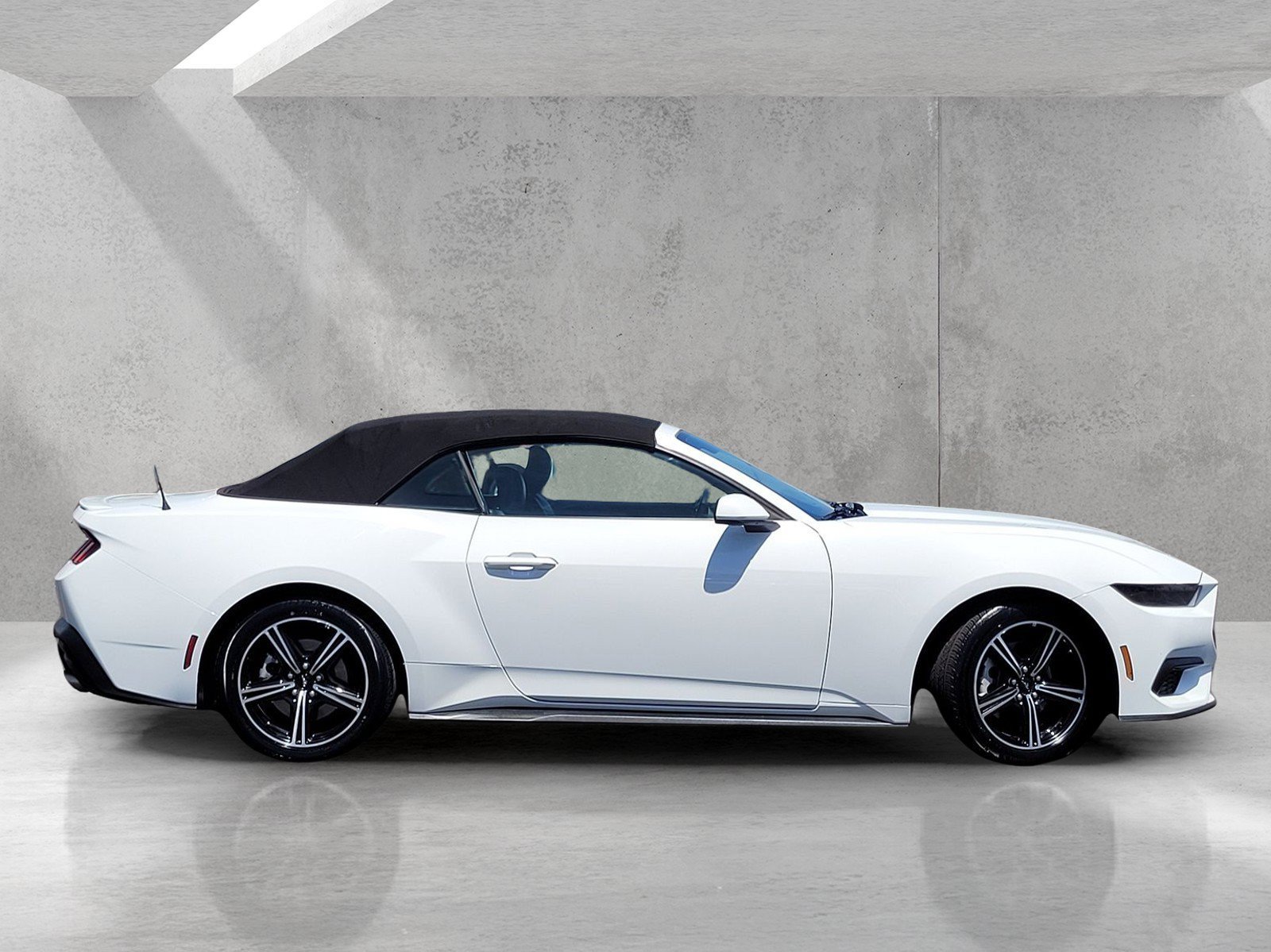 Used 2025 Ford Mustang Premium RWD image 4