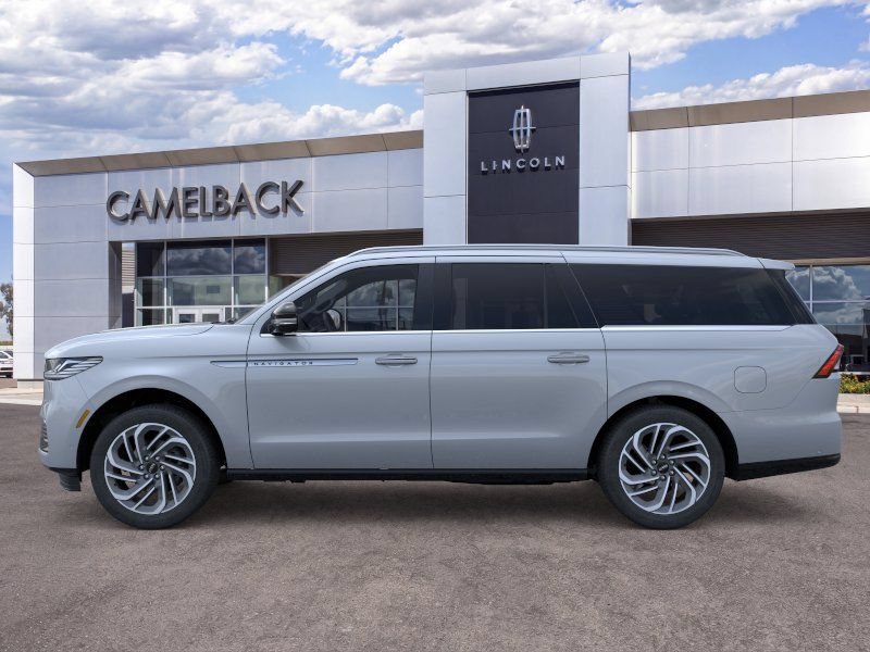 New 2026 Lincoln Navigator L Reserve AWD/4WD image 3