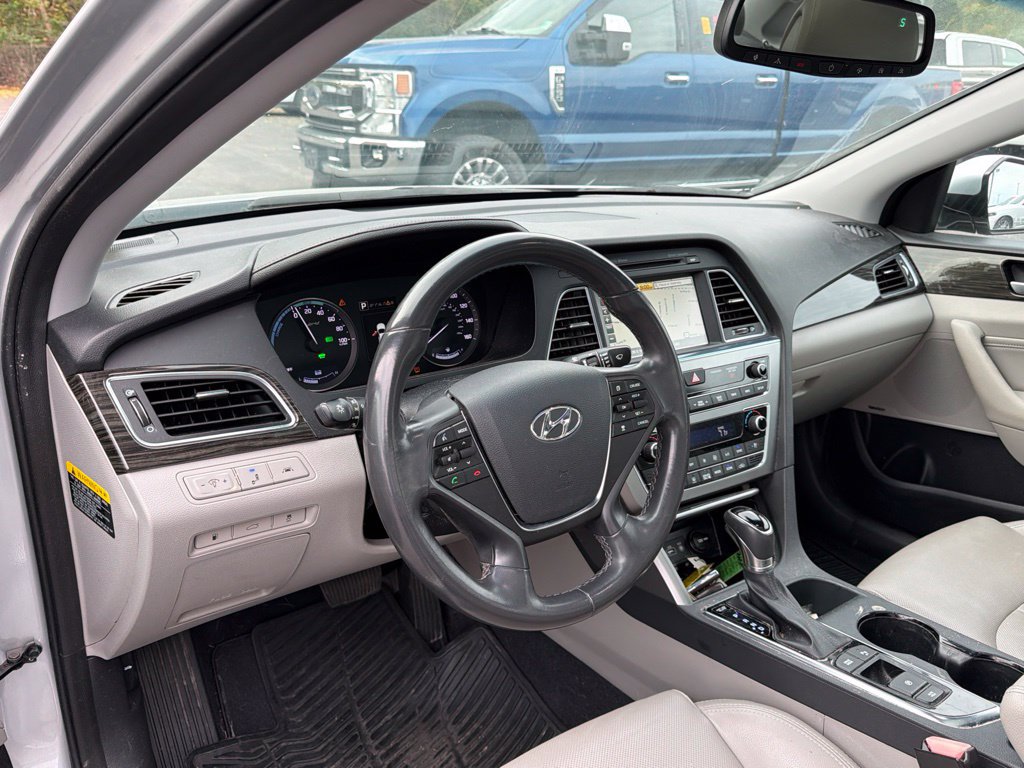 Used 2017 Hyundai Sonata Limited w/ Ultimate Package 02 FWD image 21