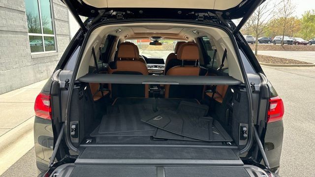 Used 2022 BMW X7 xDrive40i w/ M Sport Package AWD/4WD image 38