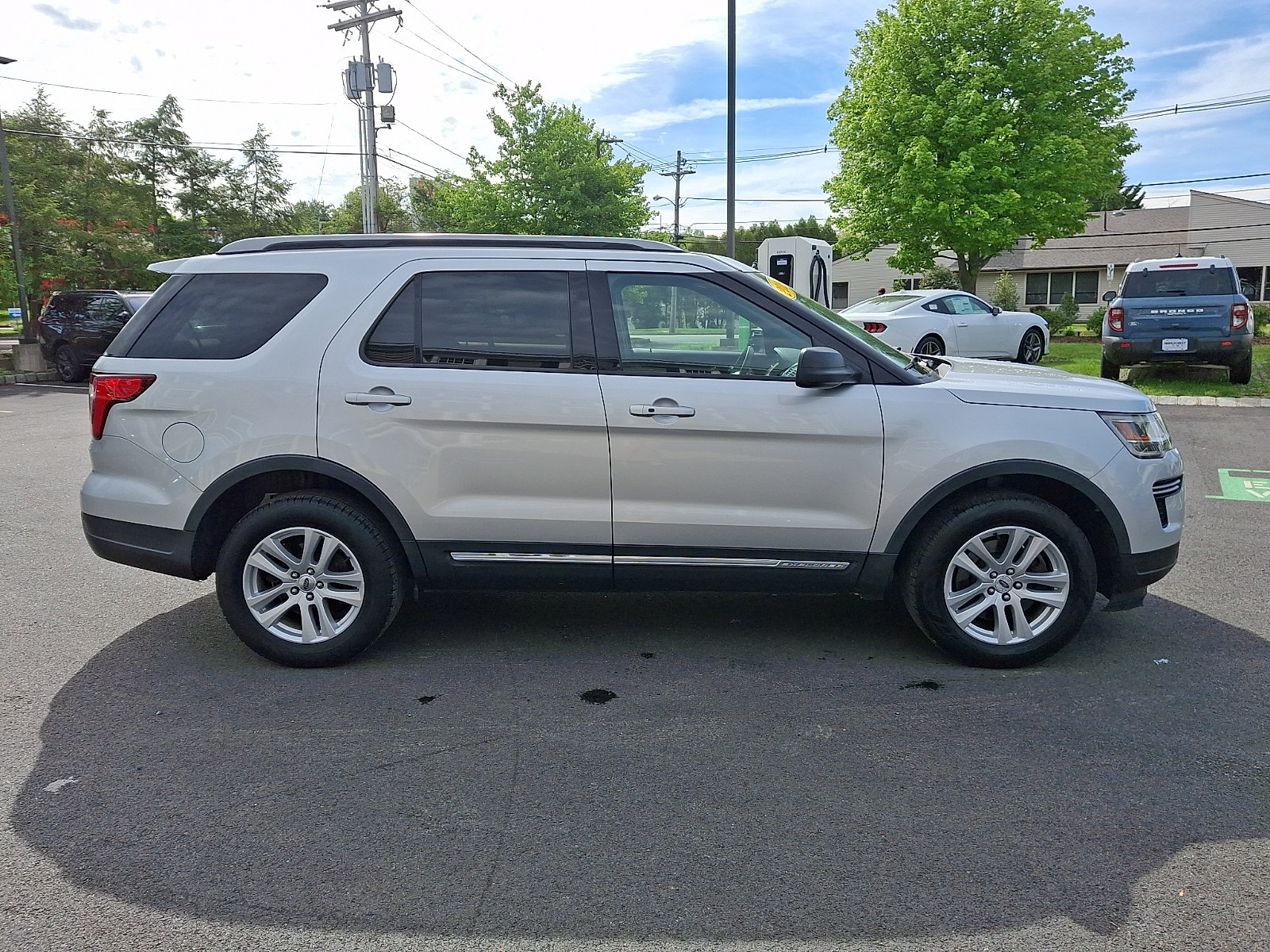 Used 2019 Ford Explorer XLT AWD/4WD image 4