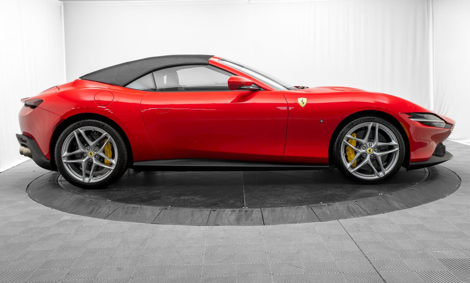 Used 2026 Ferrari Roma Spider RWD image 16