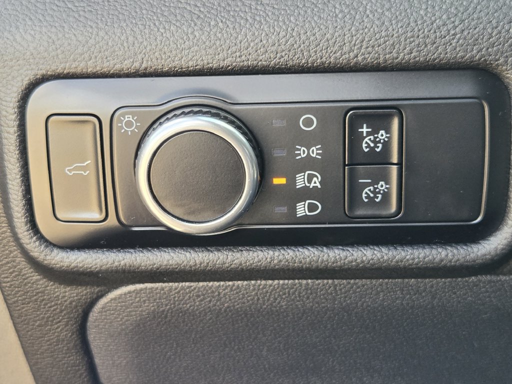 Used 2023 Ford Explorer XLT RWD image 24