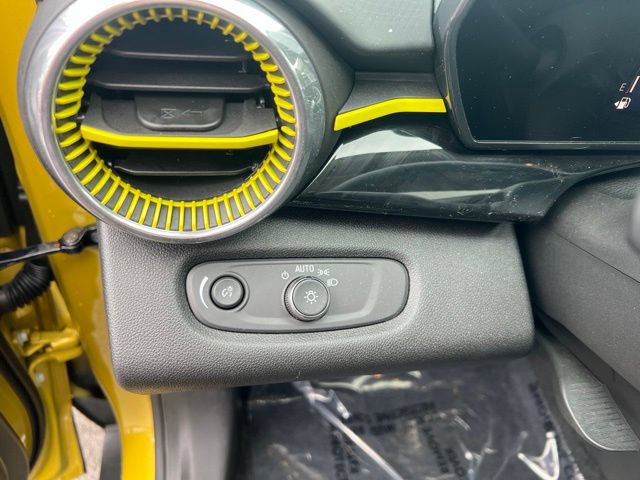 Used 2024 Chevrolet Trax ACTIV w/ Sunroof Package FWD image 8