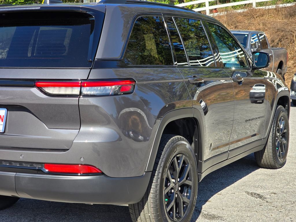 New 2025 Jeep Grand Cherokee Altitude image 40