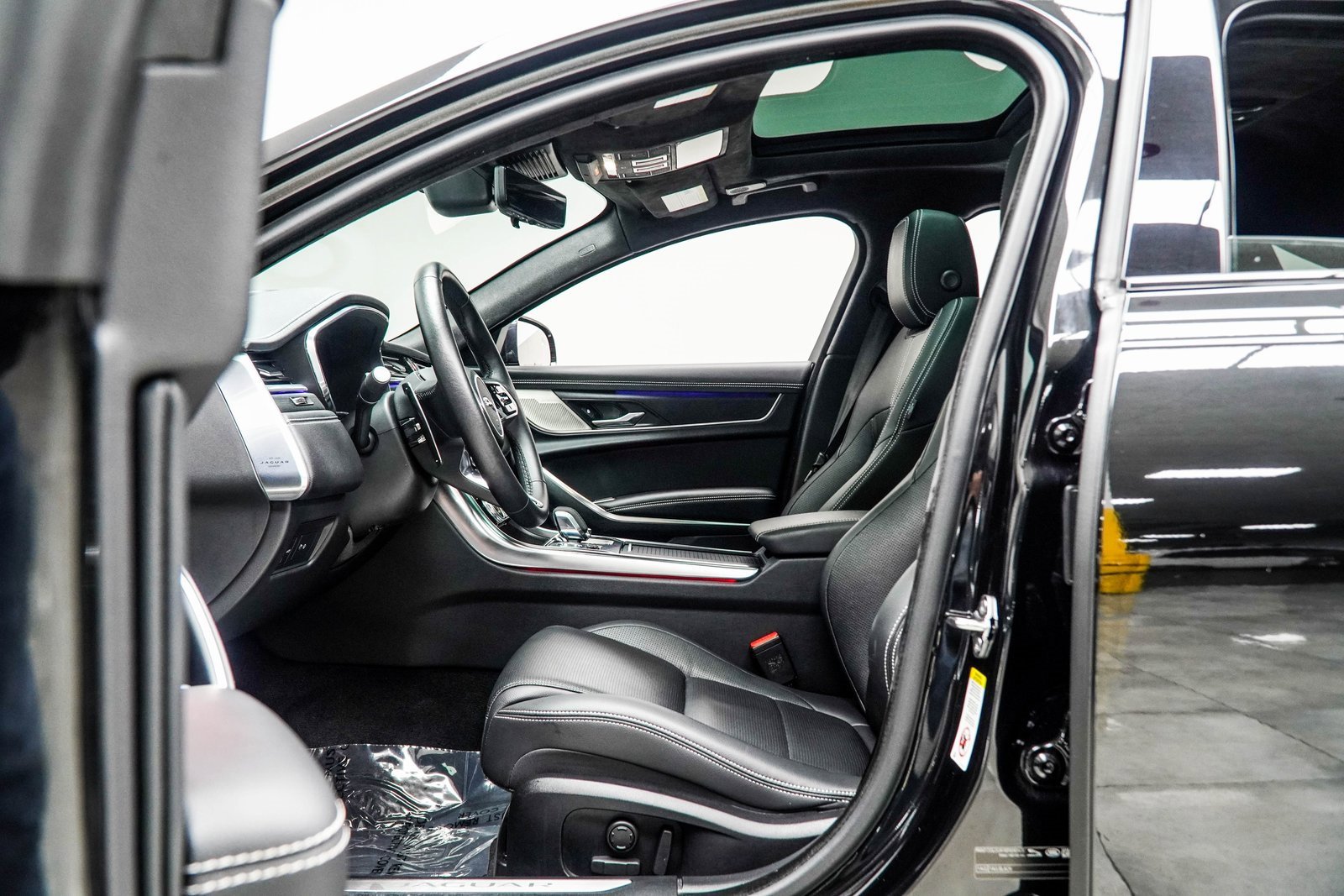 Used 2024 Jaguar XF R-Dynamic SE image 38