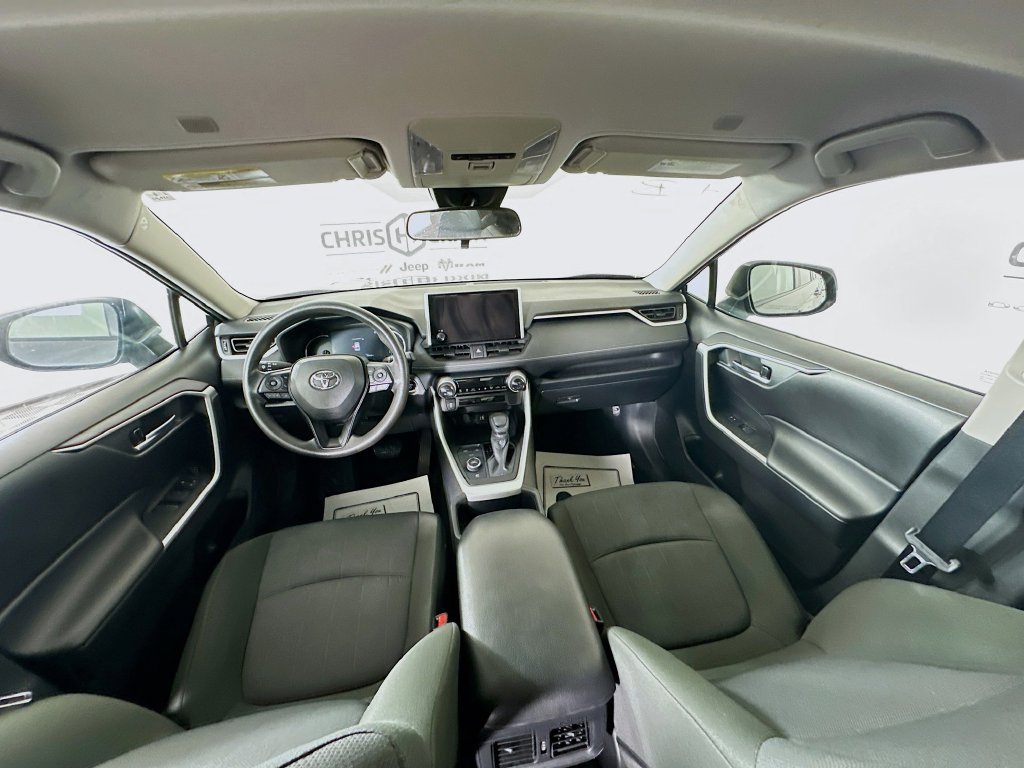Used 2025 Toyota RAV4 XLE AWD/4WD image 19
