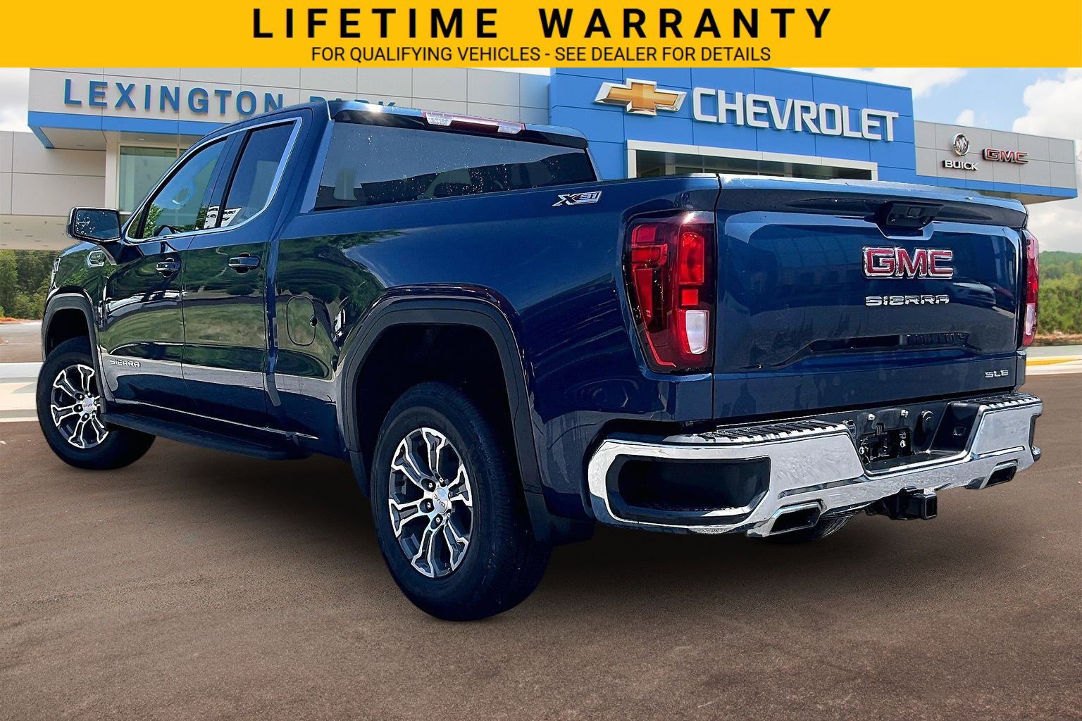 Used 2023 GMC Sierra 1500 SLE AWD/4WD image 3