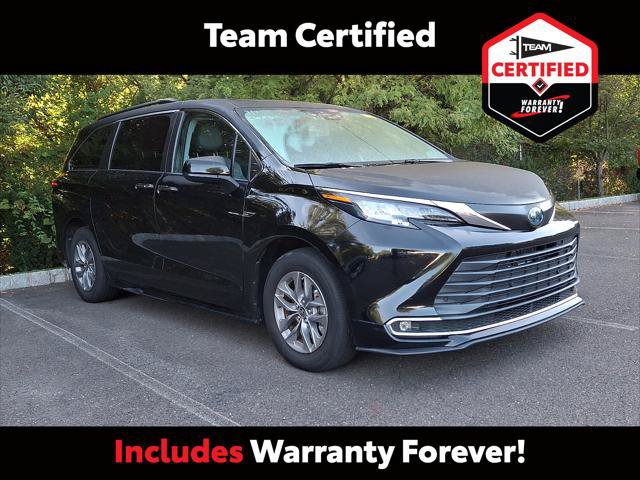 Certified 2023 Toyota Sienna XLE AWD/4WD image 1