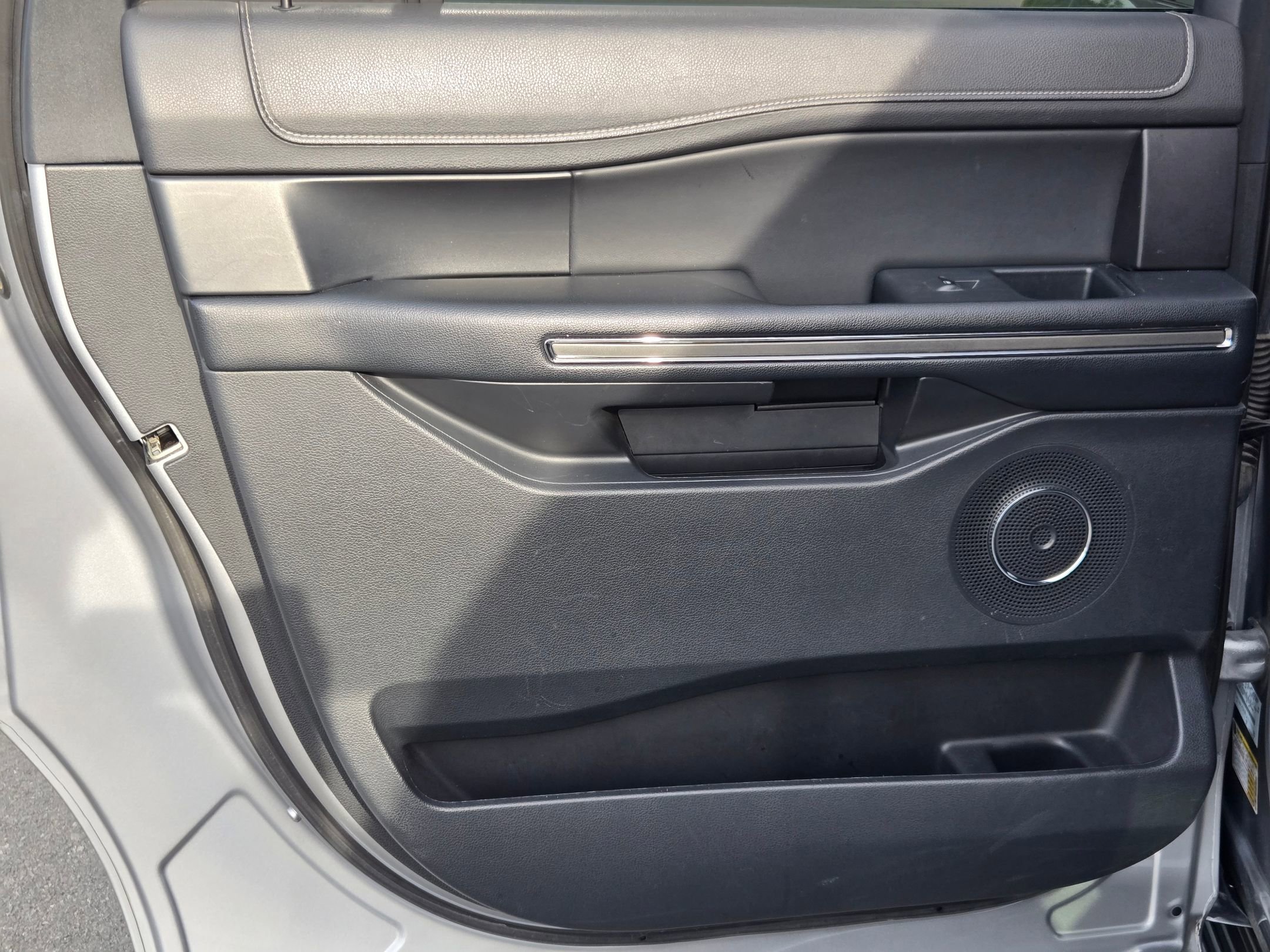Used 2023 Ford Expedition Max XLT image 34