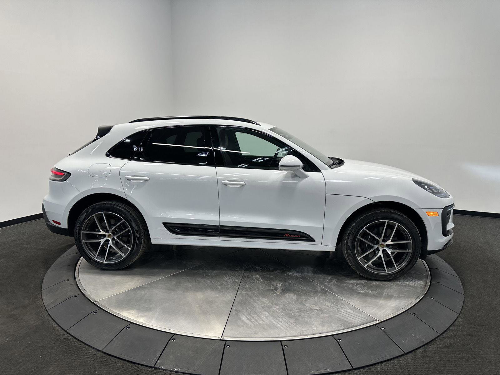 Certified 2025 Porsche Macan image 8