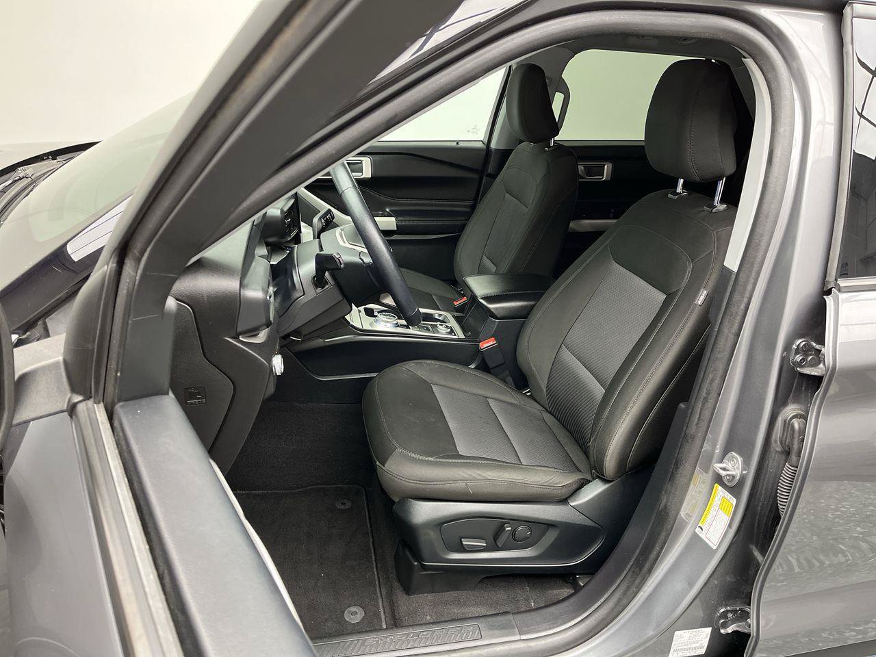 Used 2022 Ford Explorer XLT AWD/4WD image 8