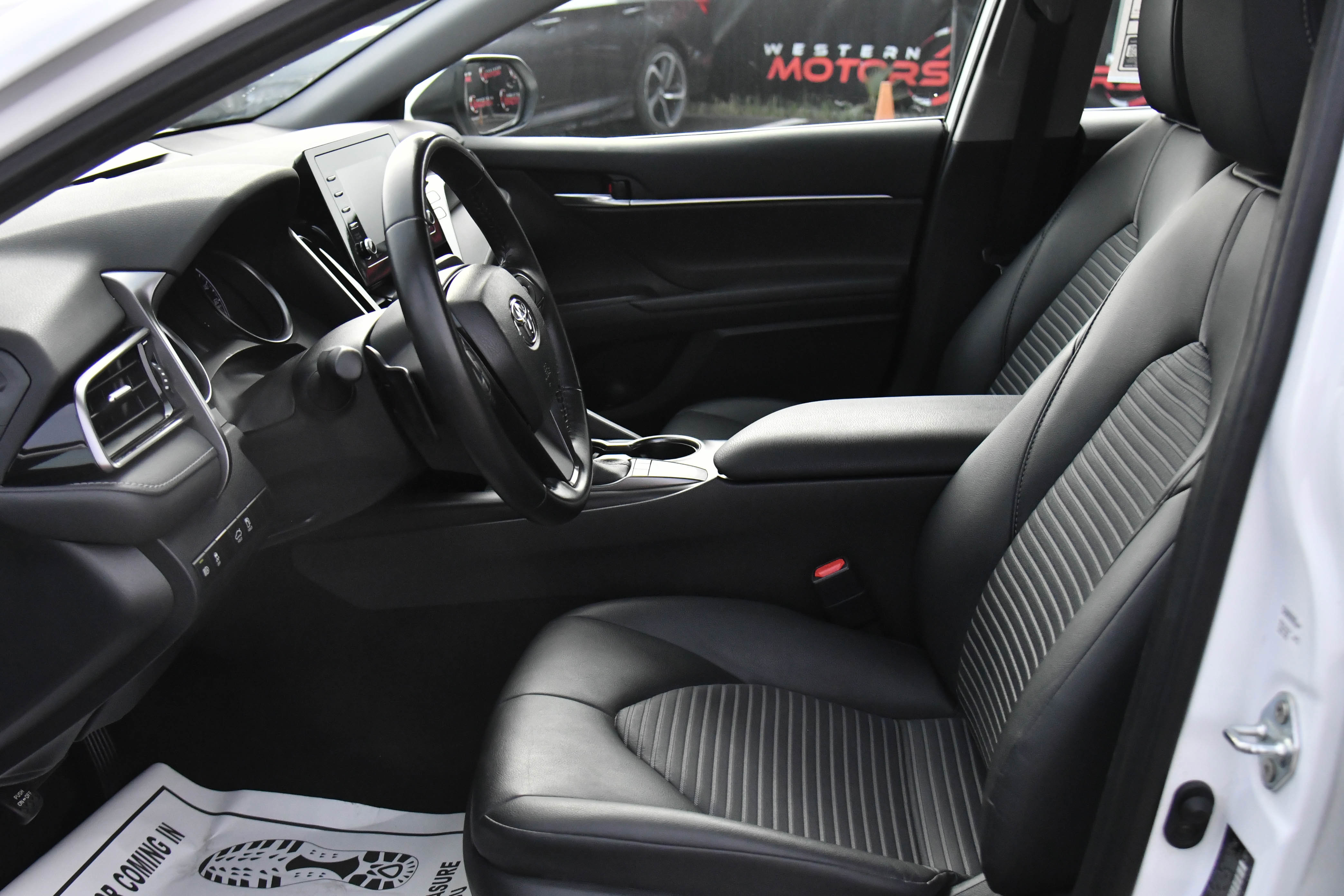 Used 2024 Toyota Camry SE image 18