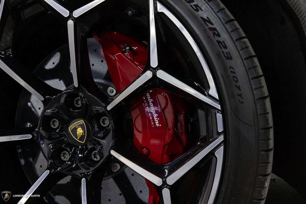 Used 2023 Lamborghini Urus Performante AWD/4WD image 7