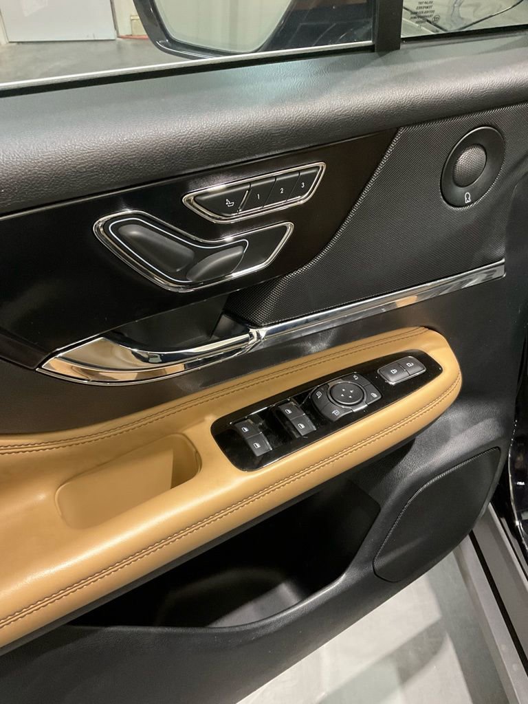 Used 2021 Lincoln Corsair Reserve w/ Equipment Group 201A image 7