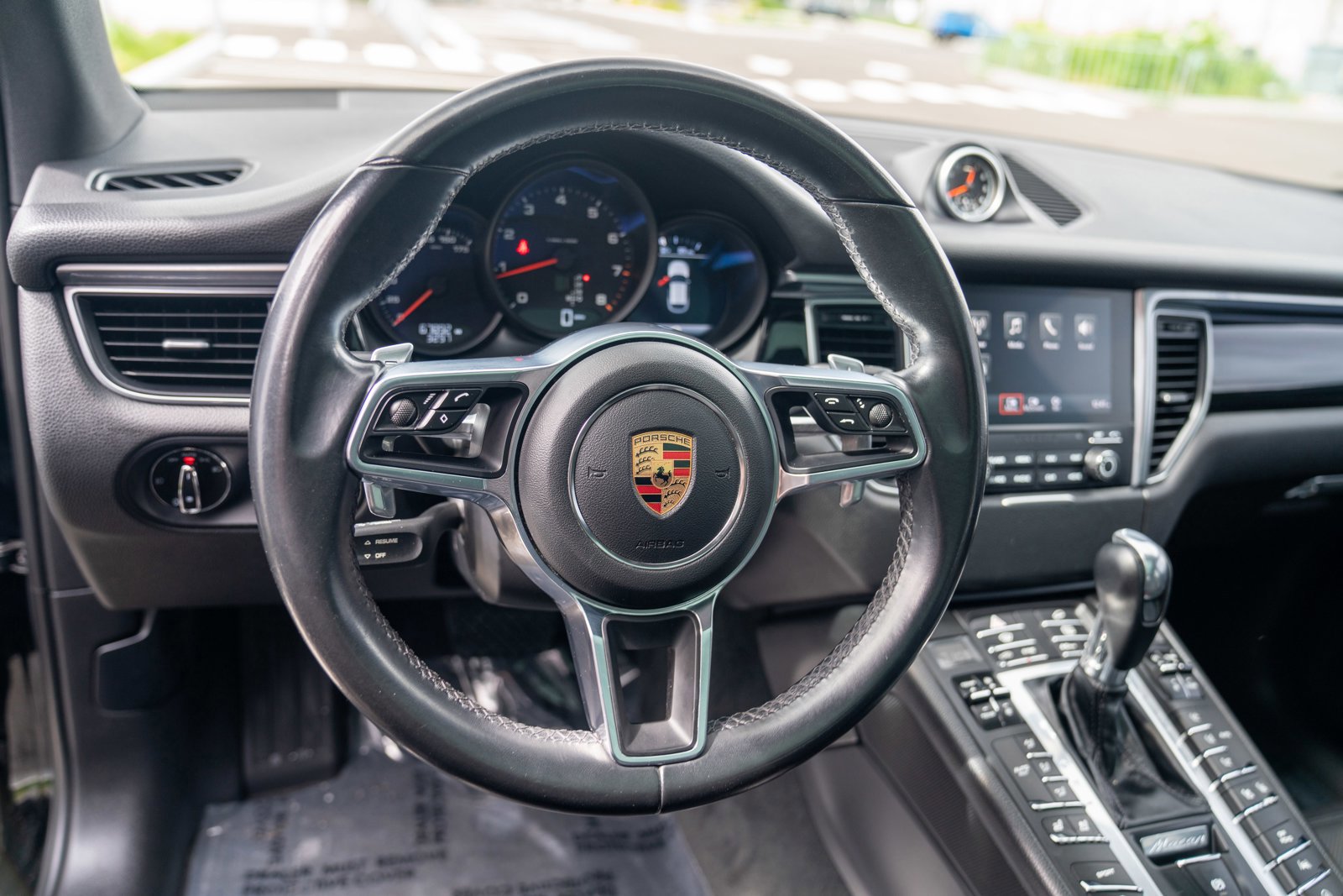 Certified 2018 Porsche Macan AWD/4WD image 13