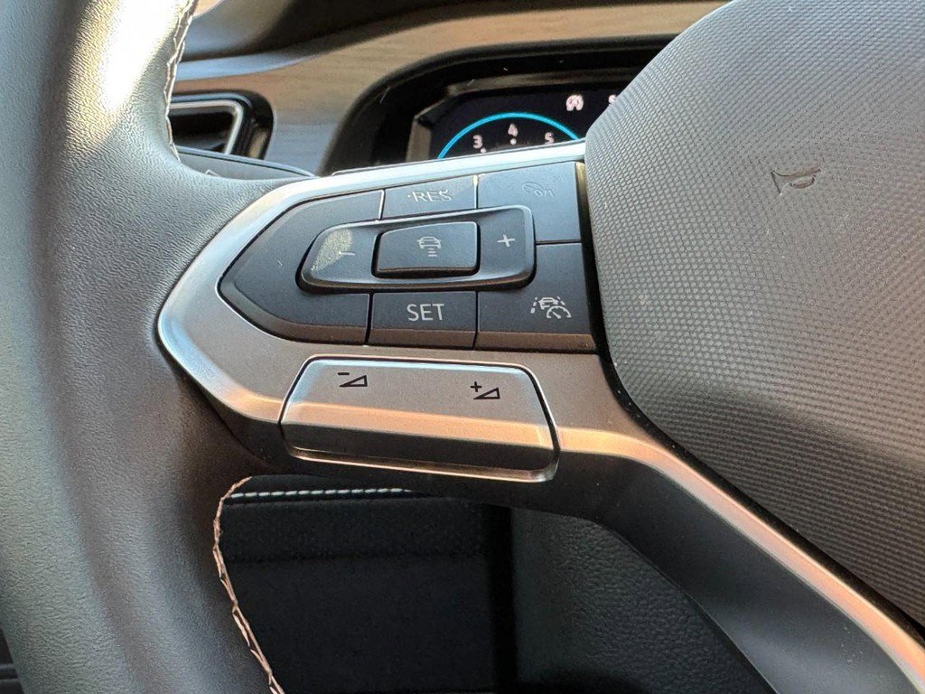 Used 2024 Volkswagen Atlas Cross Sport SE image 16