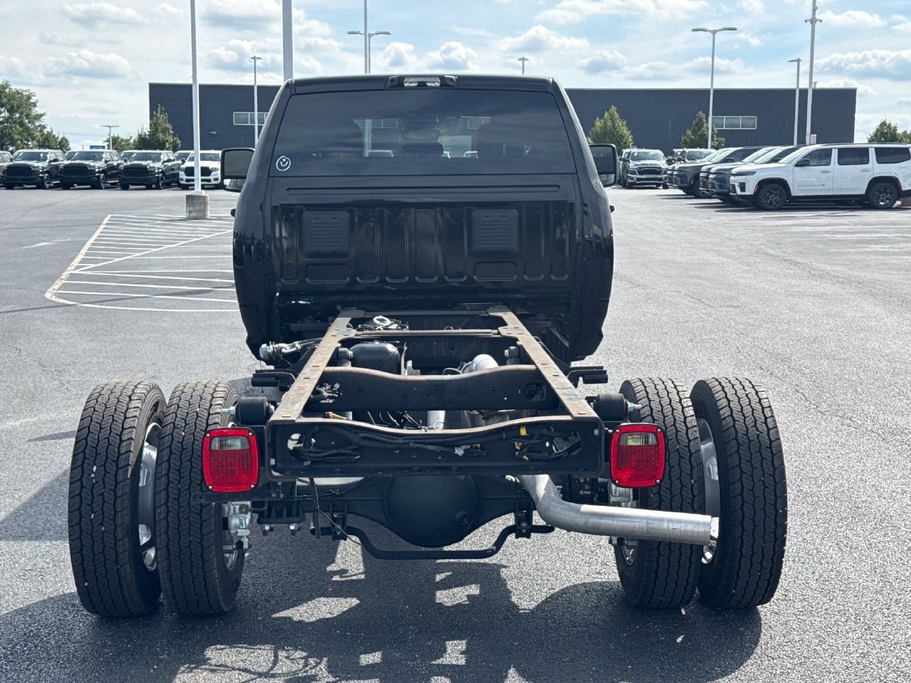 Used 2025 RAM 5500 4x4 Crew Cab image 4