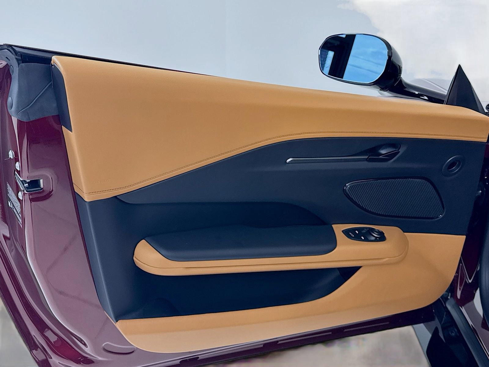 Used 2026 Aston Martin V8 Vantage Coupe image 15
