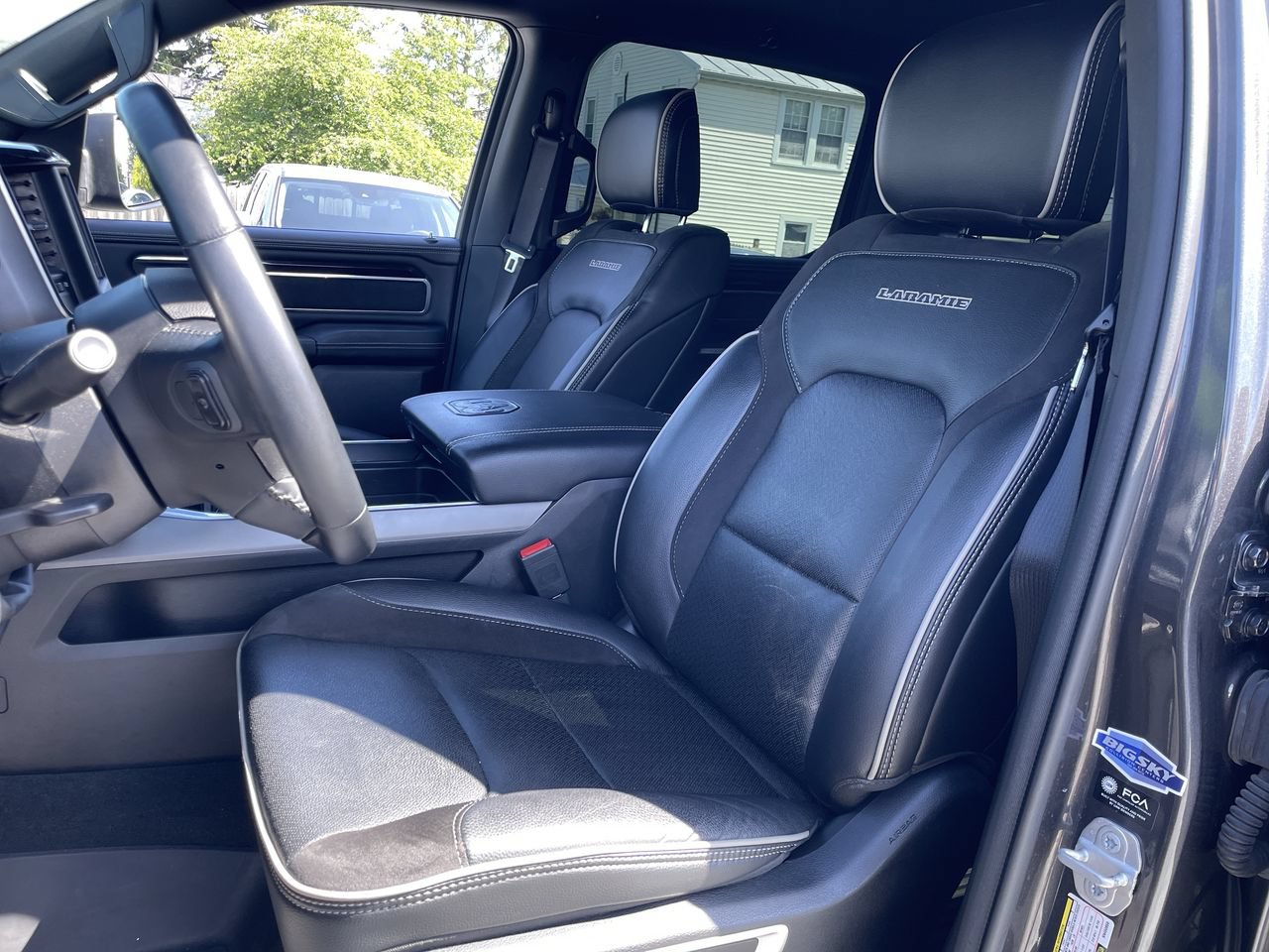 Used 2022 RAM 1500 Laramie w/ Sport Appearance Package AWD/4WD image 12