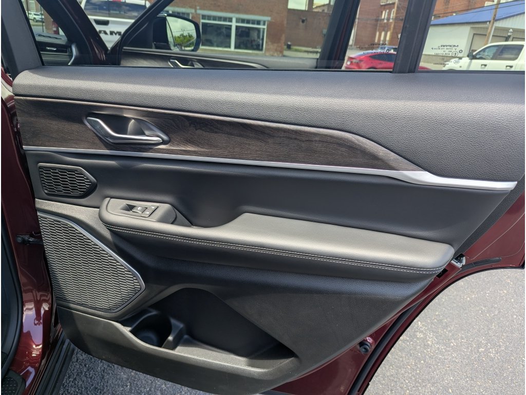 New 2026 Jeep Grand Cherokee L Limited AWD/4WD image 24