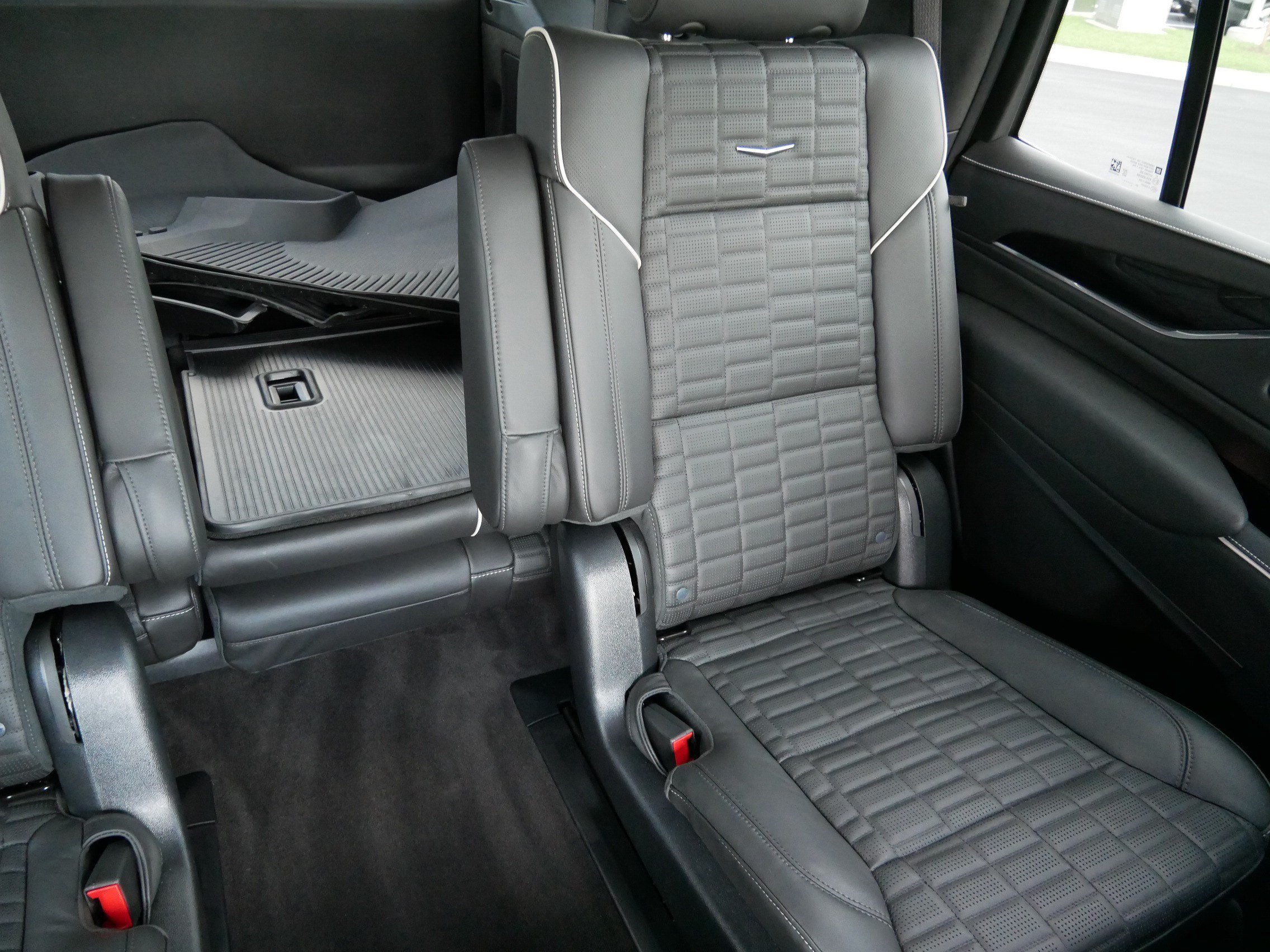 Certified 2024 Cadillac Escalade V w/ LPO, ONYX Package AWD/4WD image 14