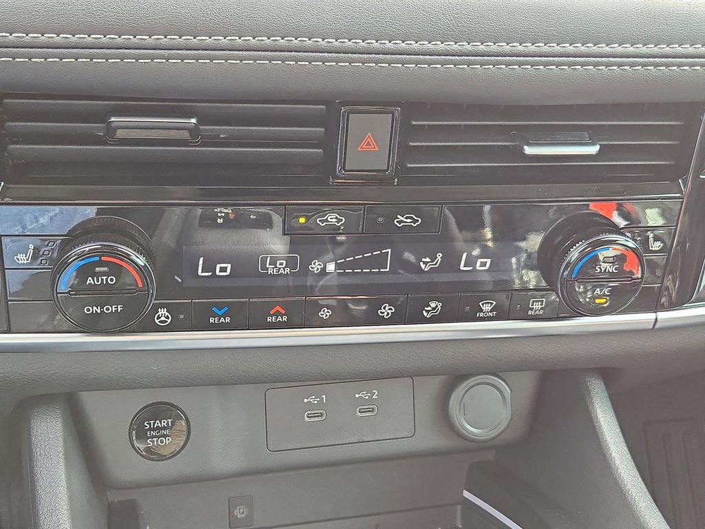 Used 2024 Nissan Rogue SL w/ SL Premium Package image 24