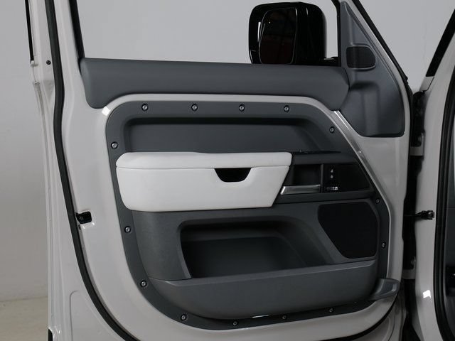 New 2026 Land Rover Defender 110 X-Dynamic SE AWD/4WD image 26