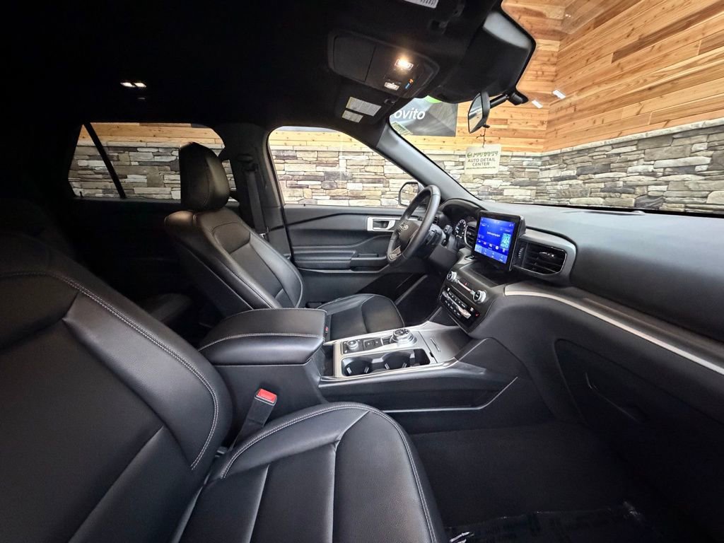 Used 2020 Ford Explorer XLT w/ Equipment Group 202A image 14