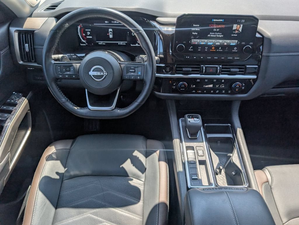 Used 2025 Nissan Pathfinder Platinum FWD image 32