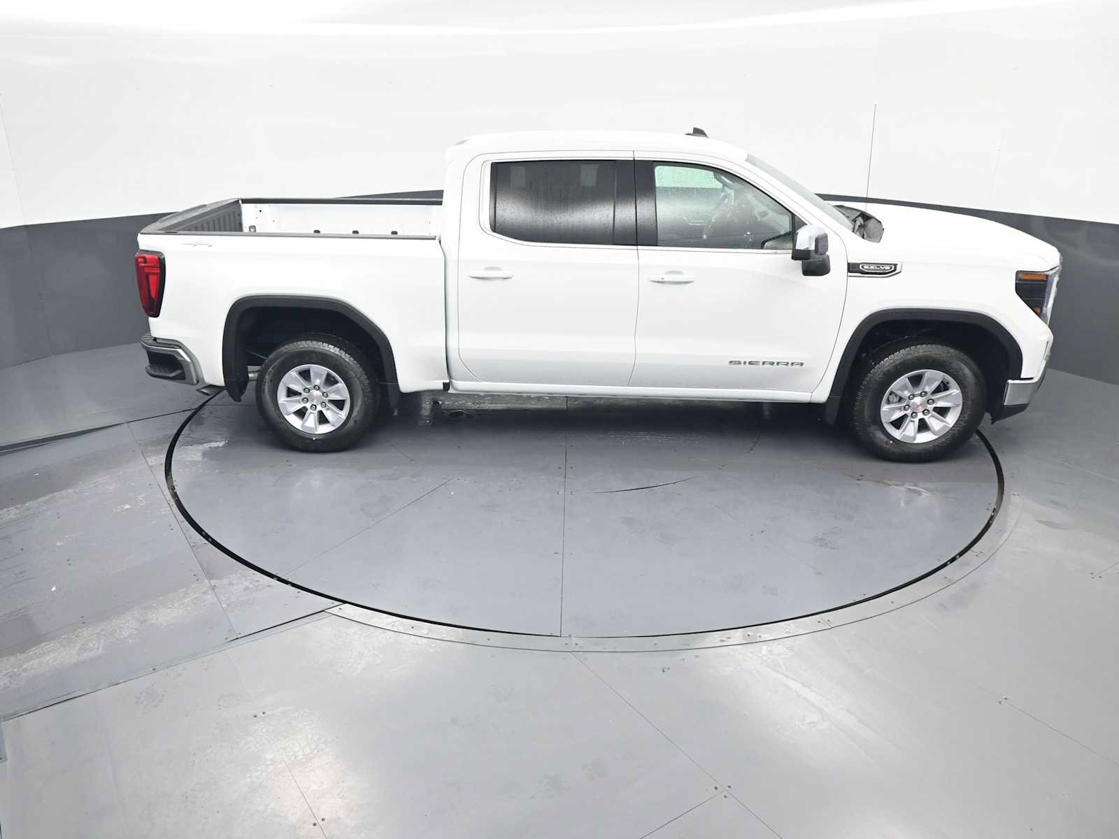 New 2026 GMC Sierra 1500 SLE w/ Preferred Package AWD/4WD image 17