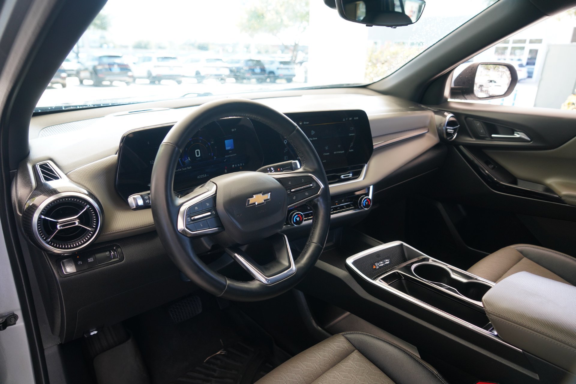 Used 2025 Chevrolet Equinox LT w/ Convenience Package II FWD image 8