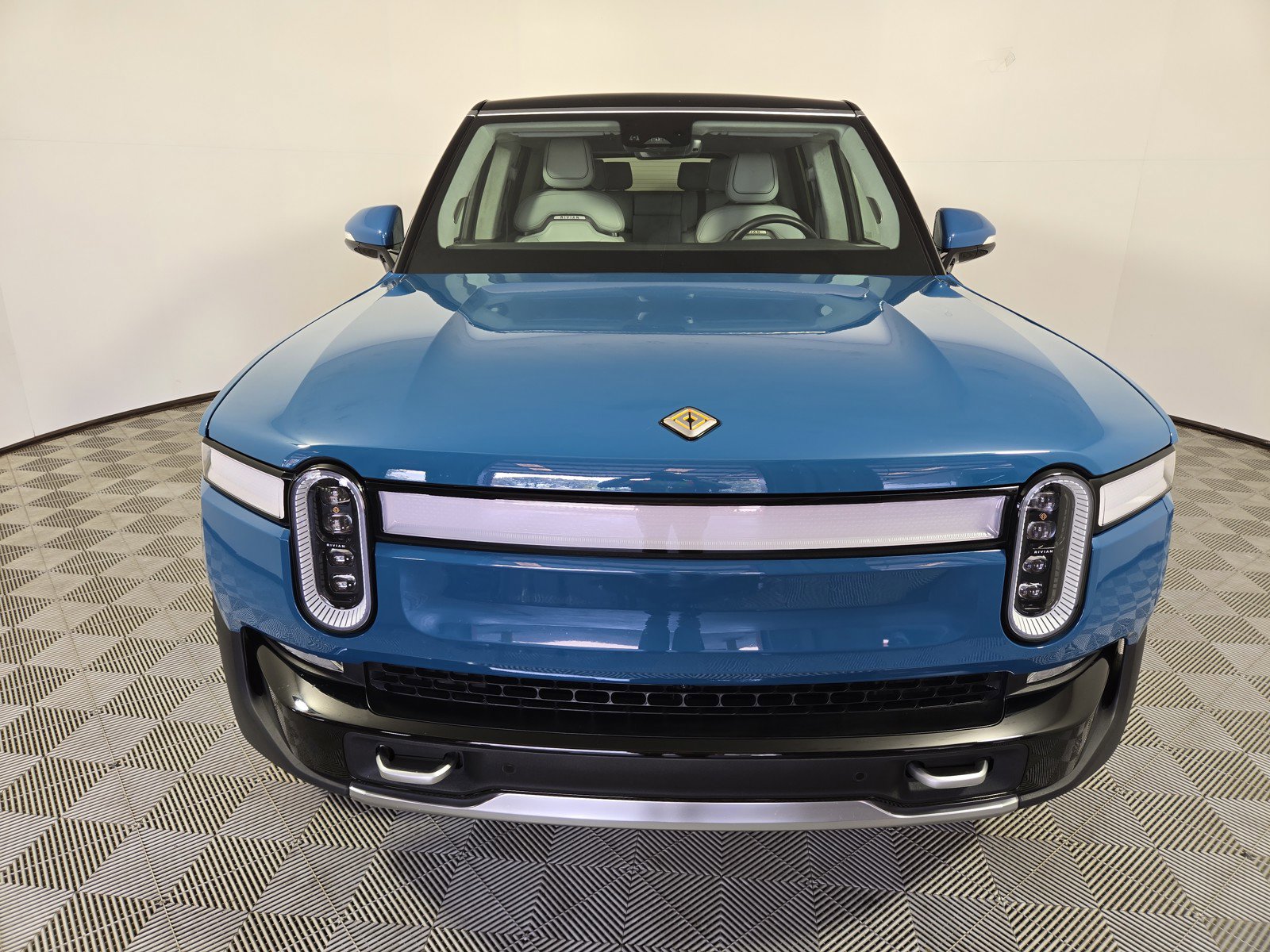 Used 2024 Rivian R1S Adventure AWD/4WD image 8