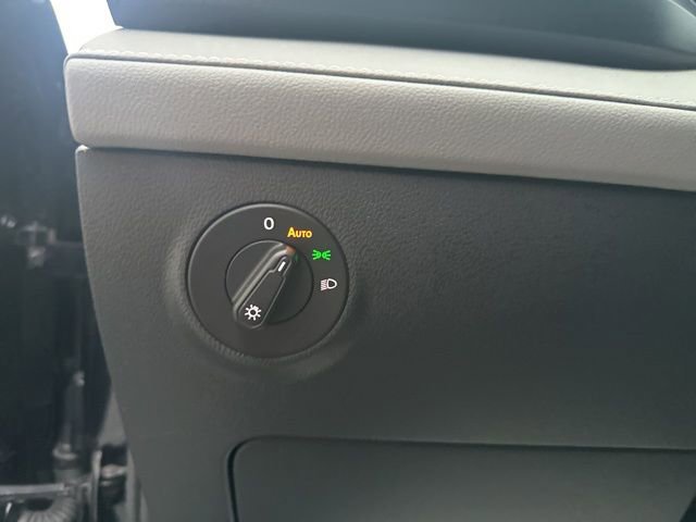 Used 2024 Volkswagen Taos SE image 21