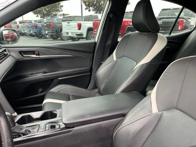 Used 2025 Toyota Camry SE w/ Convenience Package FWD image 10