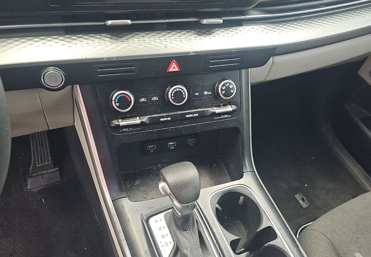 Used 2022 Kia Carnival LX image 12