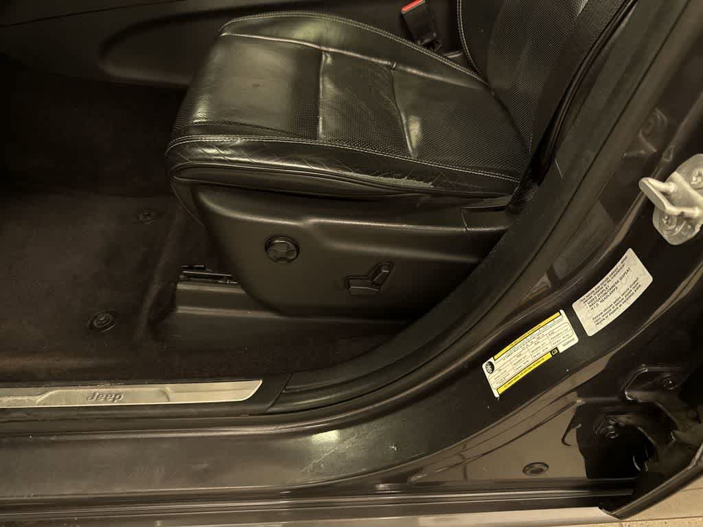 Used 2016 Jeep Grand Cherokee Overland AWD/4WD image 24