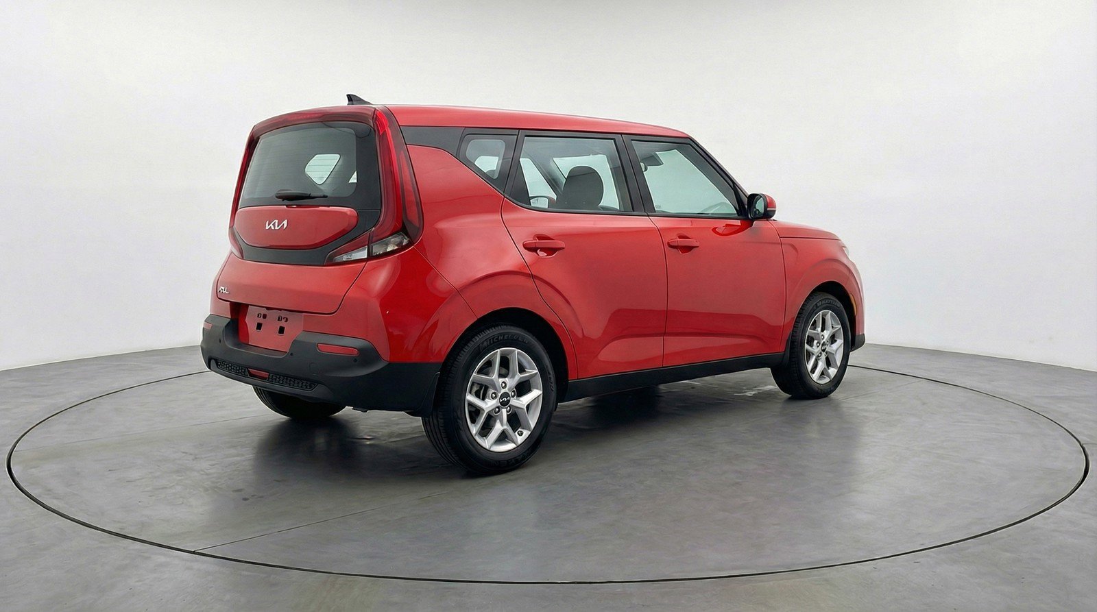 Used 2025 Kia Soul LX w/ LX Technology Package FWD image 9