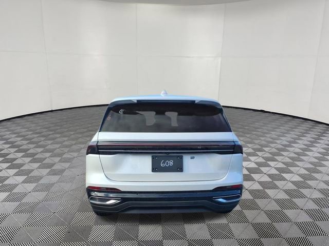 Used 2025 Lincoln Nautilus Premier AWD/4WD image 5