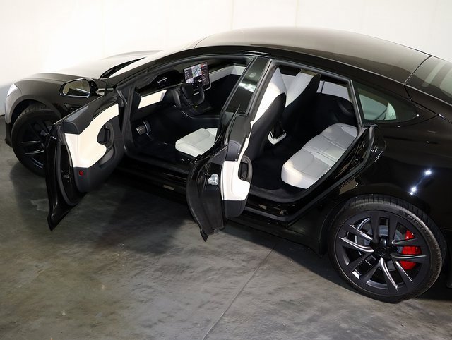 Used 2023 Tesla Model S Plaid image 5
