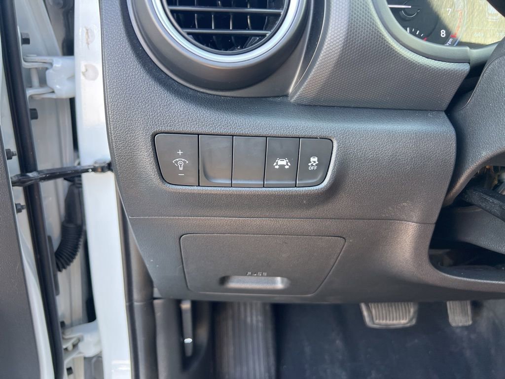 Used 2021 Hyundai Kona SE AWD/4WD image 15